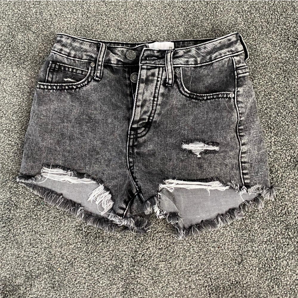 Black washed ripped Jean shorts!